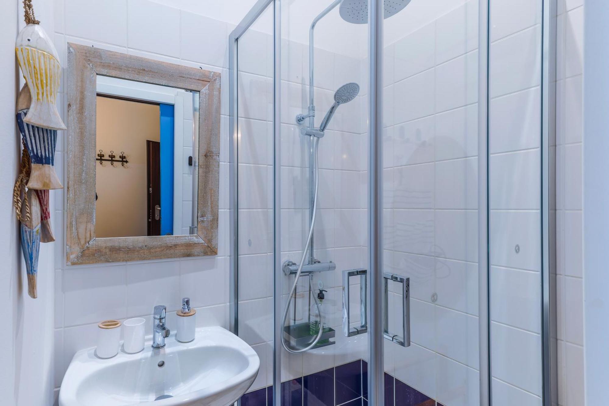 Studio Travel 24M2, 120M Vieux-Port ,Clim , Wifi ,Acces Autonome Avec Code Marseilles Exterior foto